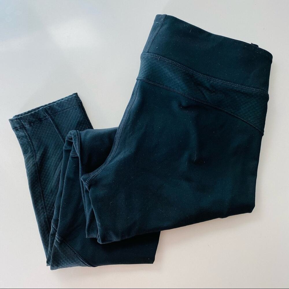 UNDER ARMOUR Black Crop Compression Leggings Gym Workout Athleisure Run XS